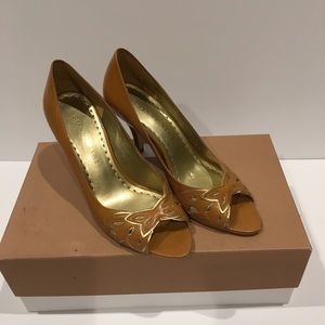 Gianni Bini open toe leather pump. Size7, heels 3"
